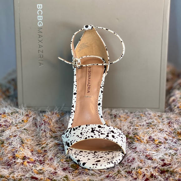 BCBGMAXAZRIA Black and White Strappy Sandal. - Picture 3 of 3
